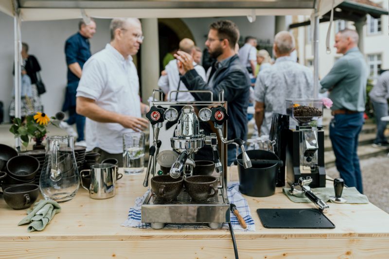 "Kafélo" bei der Kirche